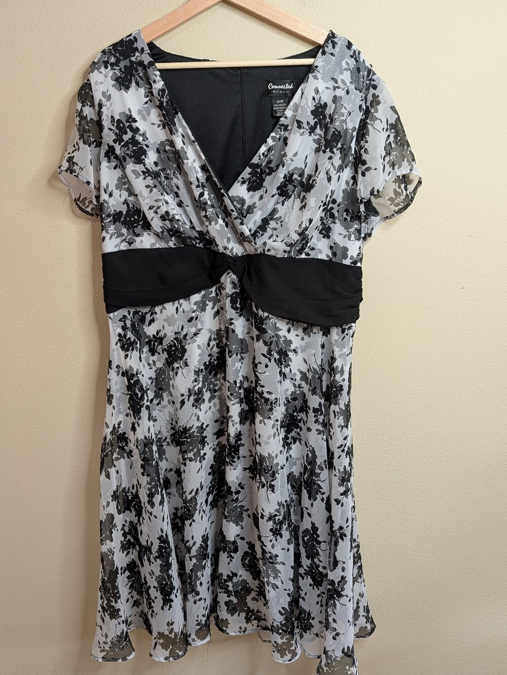 Connected Woman 20W Black White Floral Chiffon Dress Empire Waist Surplice